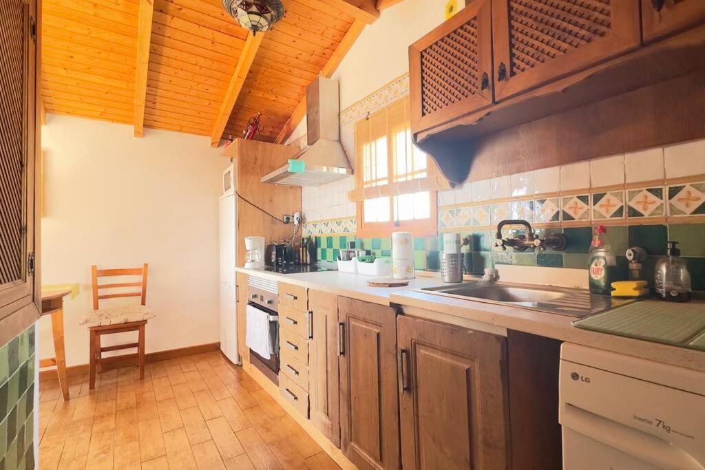 Casa Canillas - For Solo Travelers Or Small Groups Of 4 To 6 People Canillas de Aceituno エクステリア 写真